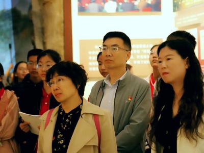 鄭州市第102高級中學黨團員師生代表參觀河南省廉政文化教育中心